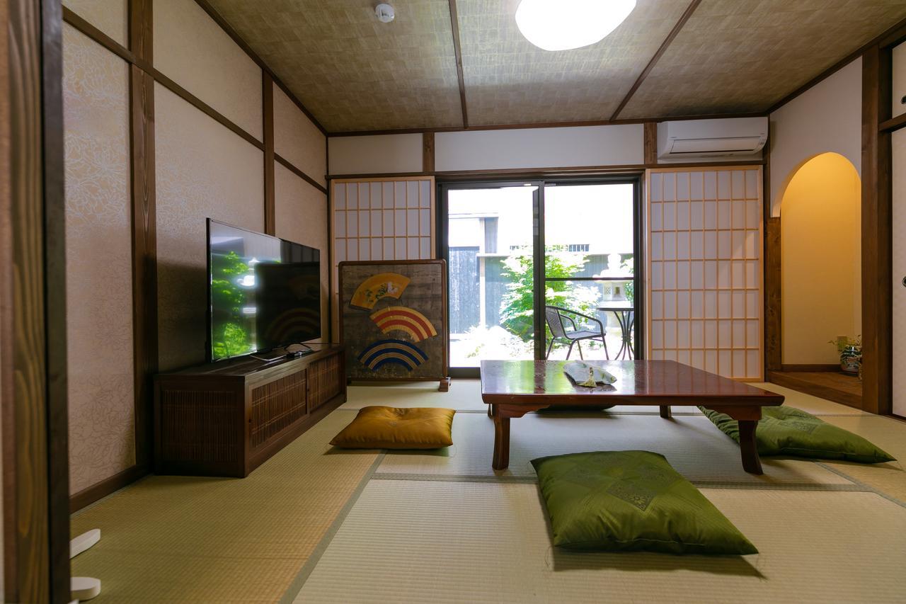 Kumo Machiya Leaves
