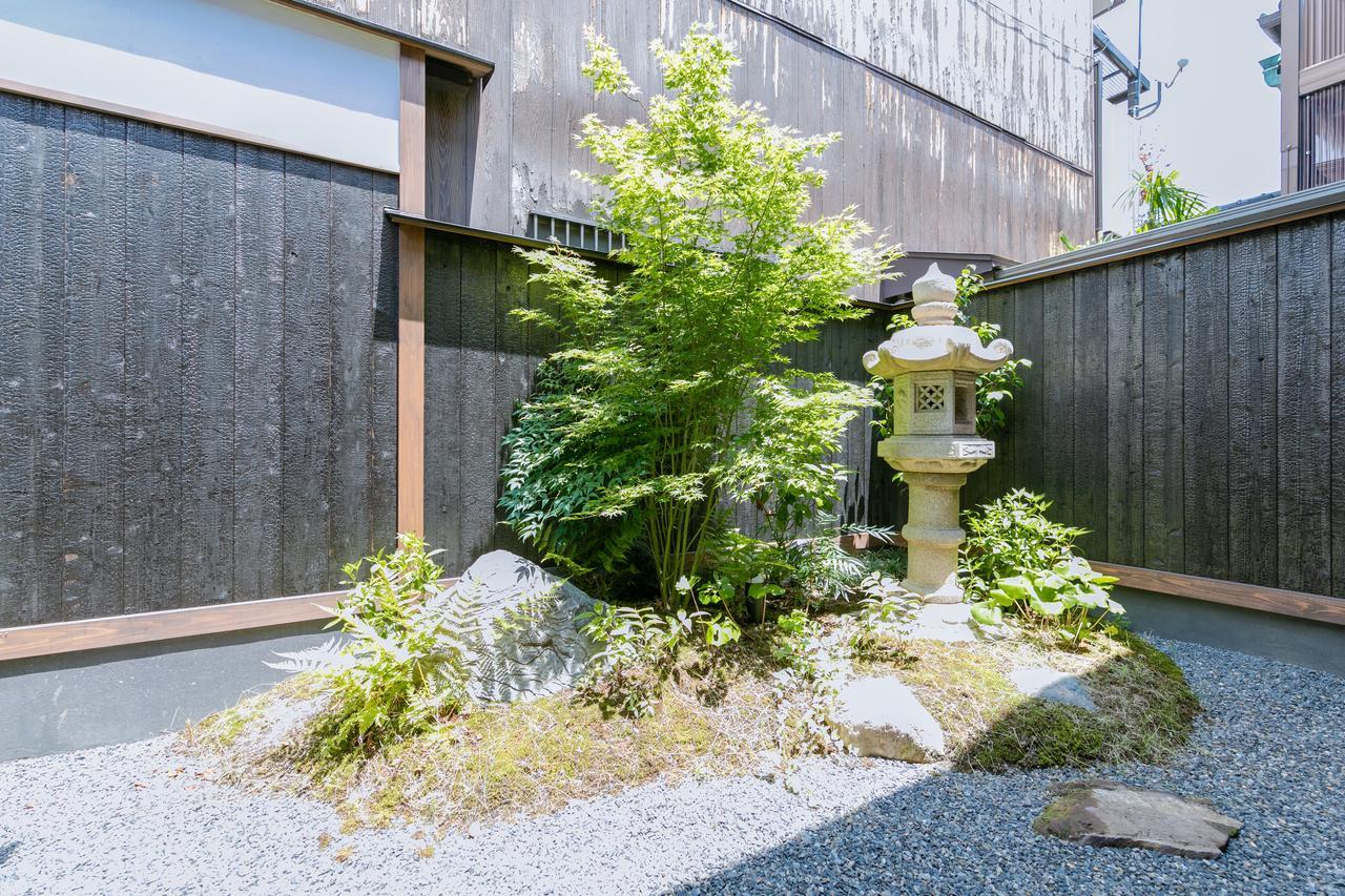 Kumo Machiya Leaves *