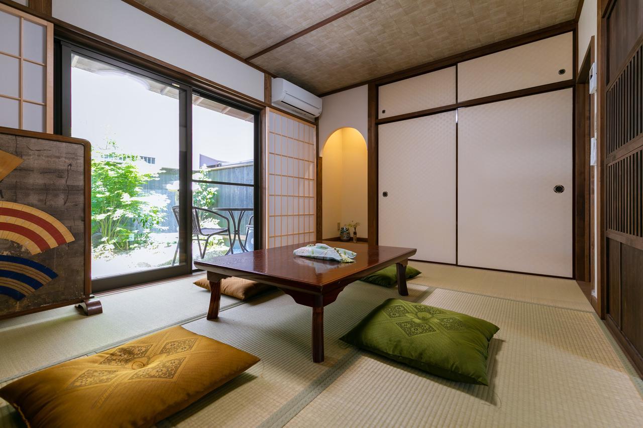 Kumo Machiya Leaves *